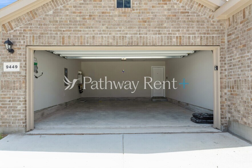 Building Photo - 9449 Mountain Pass Dr