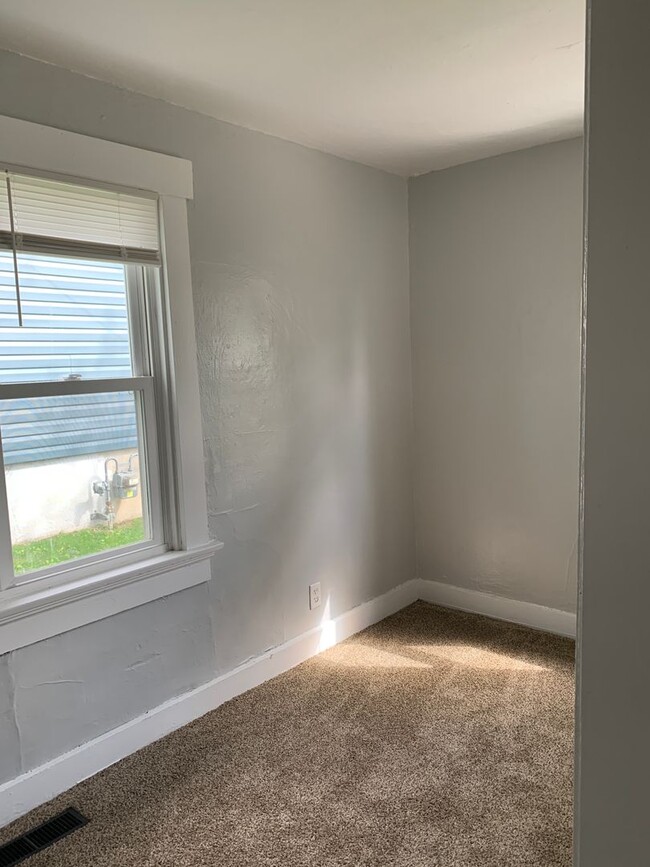 Building Photo - Check out this 3 bedroom for rent!