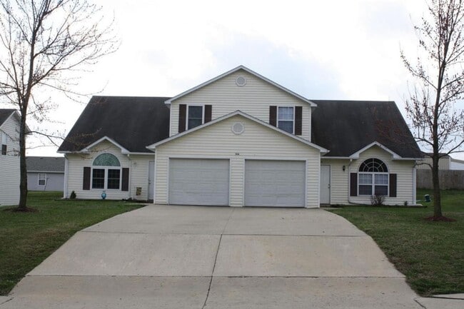 Primary Photo - 306 E Liberty Ln