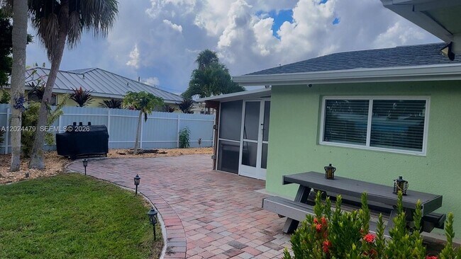 Building Photo - 2212 Club House Rd