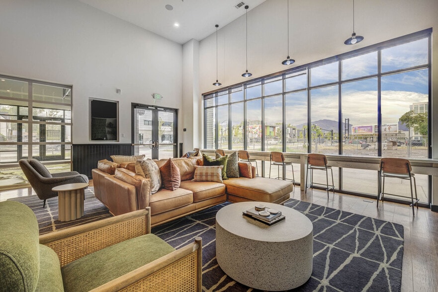 Building Photo - Slate