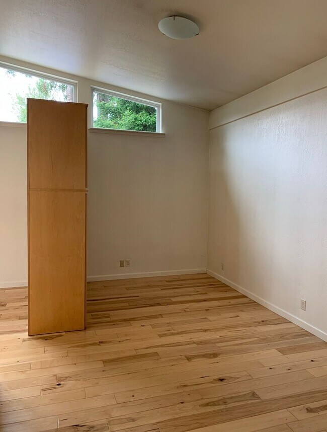 Building Photo - 114A Alta Dr