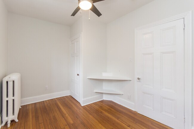 Building Photo - Hip 1 Bed/2Bath w/ Den; Gorgeous exterior and spacious interior features in Chestnut Hill!