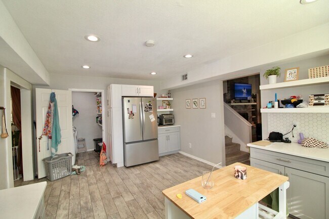 Building Photo - 352 Sailfish Dr