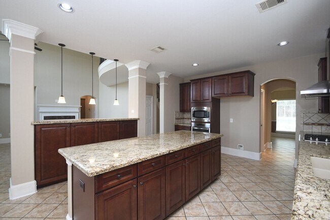 Building Photo - 606 Whitney Oaks Ln
