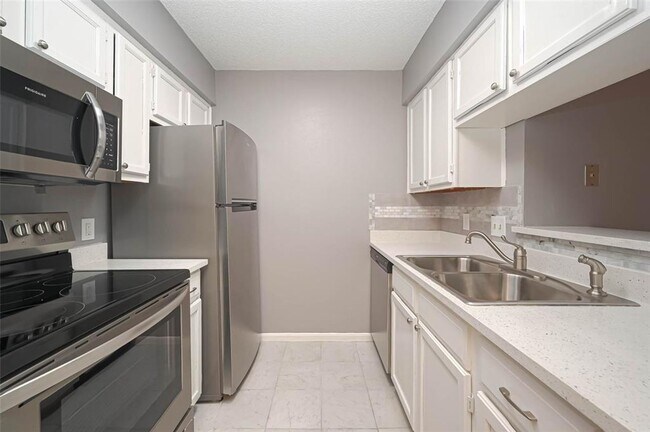 Building Photo - 2120 El Paseo St