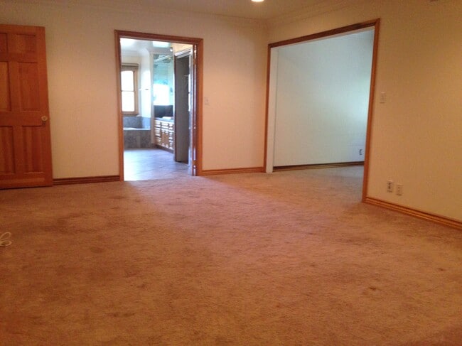 Building Photo - 1115 N Garfield Ave