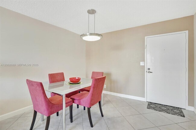 Building Photo - 3113 S Ocean Dr
