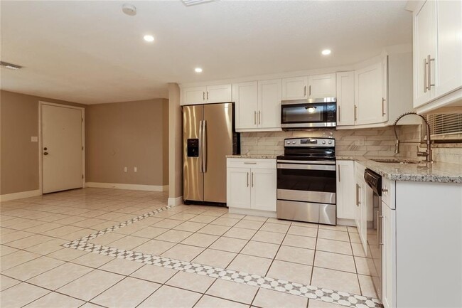 Building Photo - 9226 Rainbow Ln