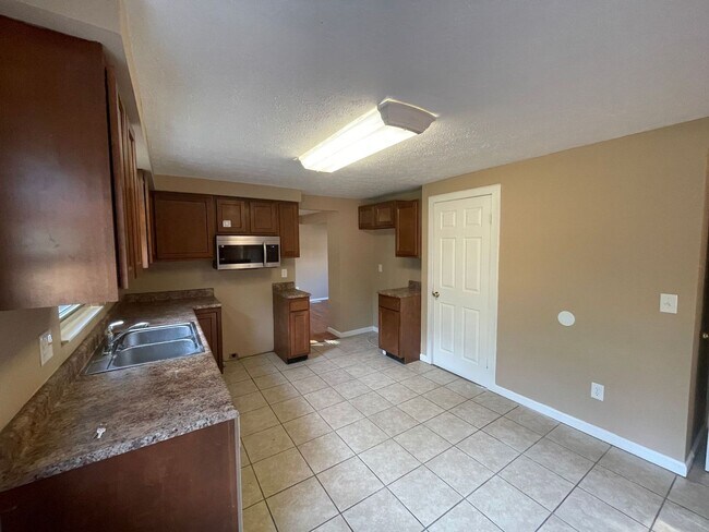 Building Photo - 5683 Crestview Dr