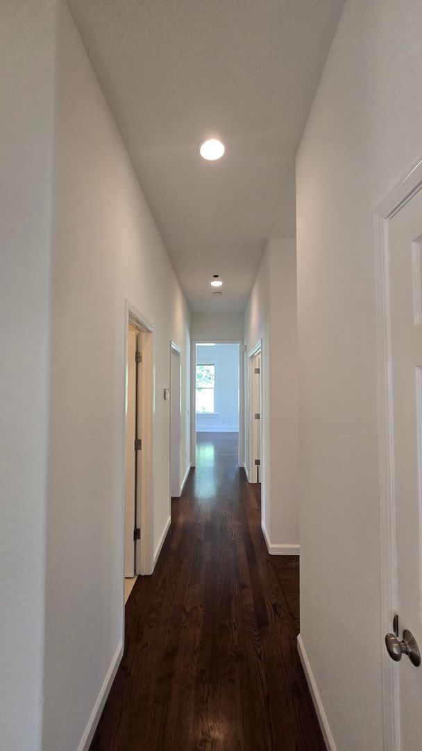 Building Photo - Private, peaceful home on nearly half an a...