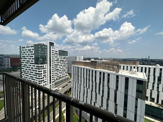 Building Photo - 10 Museum Way