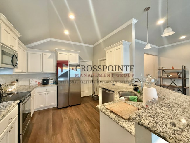 Building Photo - Coming Soon! 3 Bedroom, 2 Bathroom Home!