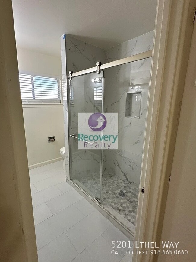 Building Photo - 5201 Ethel Way