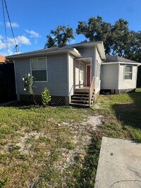 Building Photo - "Spacious 4-Bedroom Home with 2 Full Baths...