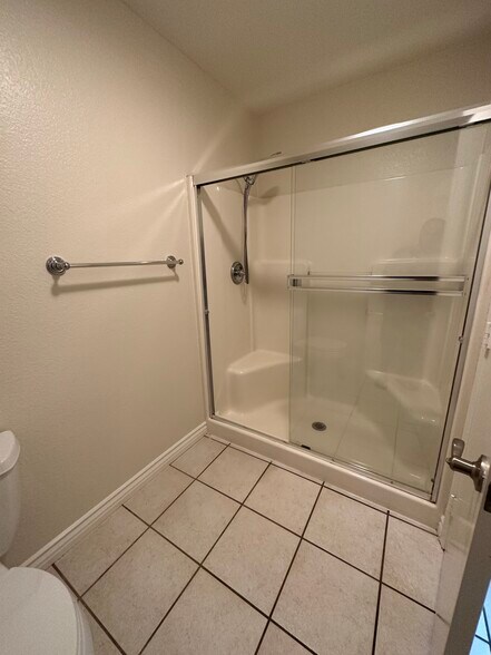 Master Bathroom - 13784 Sycamore Tree Ln