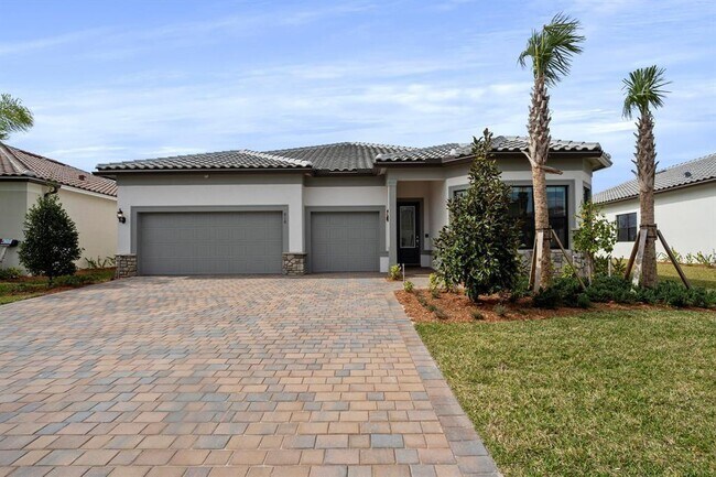 Building Photo - 818 SE Courances Dr
