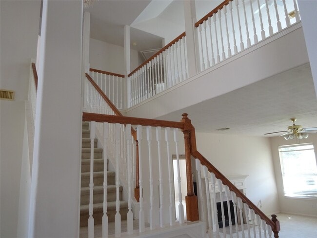 Building Photo - 515 Plantain Ln