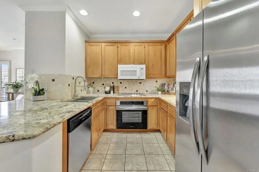 Building Photo - 2642 Bellezza Dr