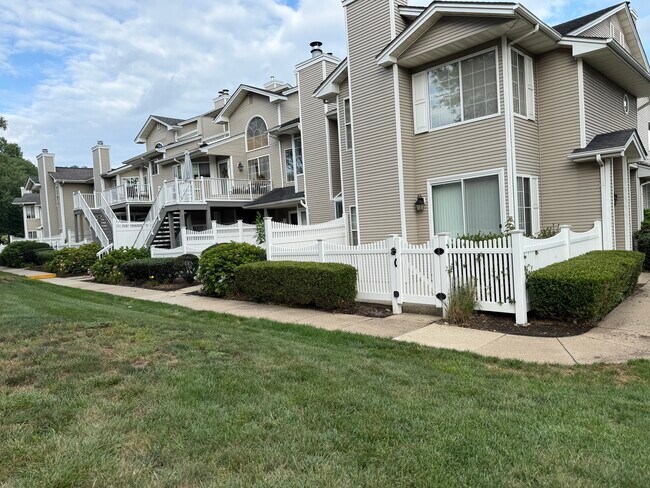 Building Photo - 51 Crestmont Rd
