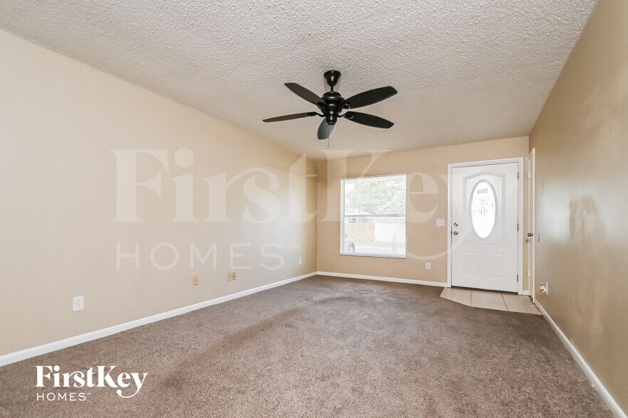 Building Photo - 1104 Tiburon Dr