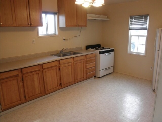  - 5549-5553 feather River Blvd