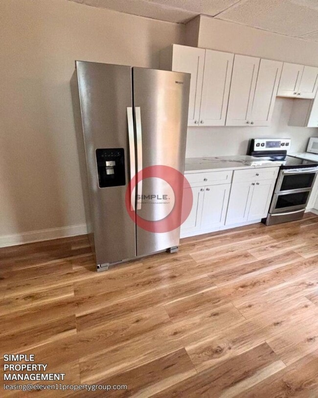 Building Photo - Massive 5 bedroom 1 bath house with fence in yard