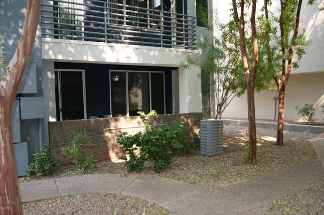 Building Photo - 3633 N 3rd Ave