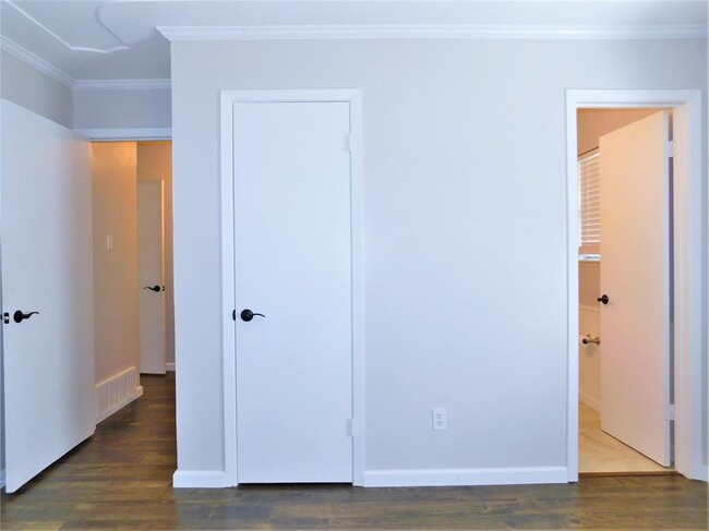Building Photo - 720 Chisholm Trail