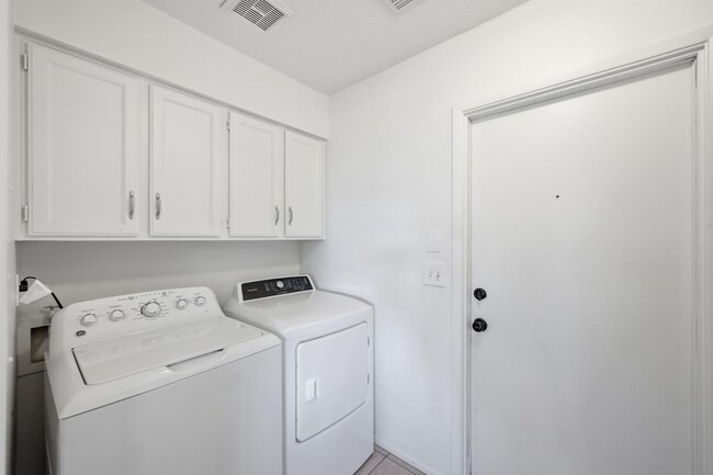 Building Photo - 5229 E Winchcomb Dr