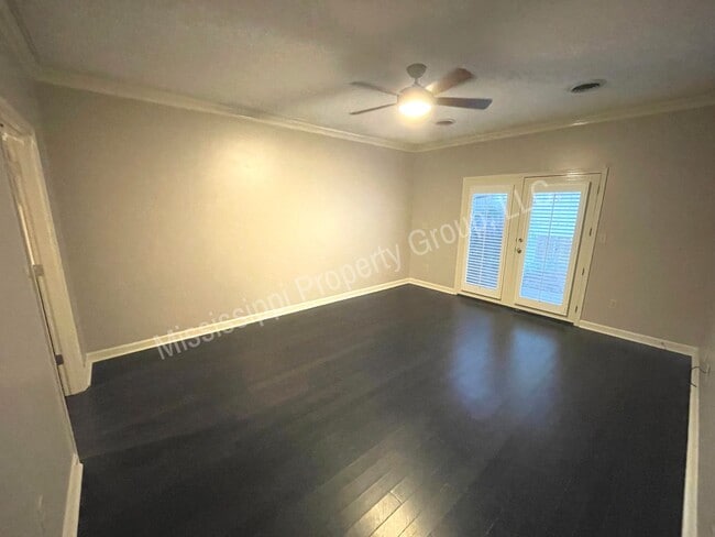 Building Photo - EXCELLENT LOCATION - 2BD/2BA FOR RENT