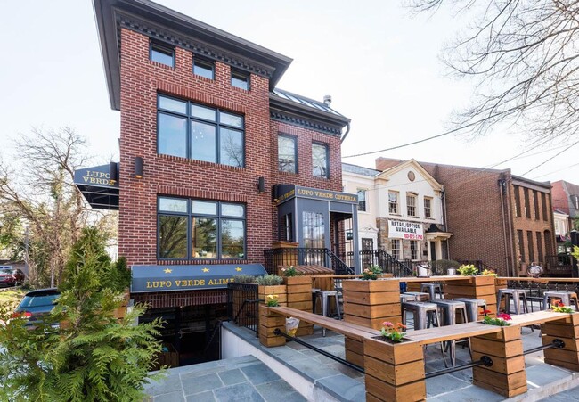 Building Photo - Berkley Stunner