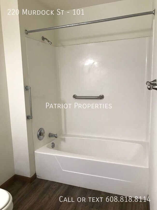 Building Photo - 220 Murdock St