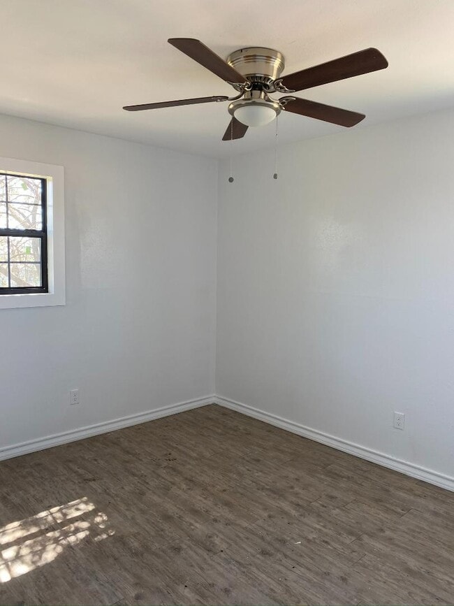 Building Photo - 3506 E Baylor St