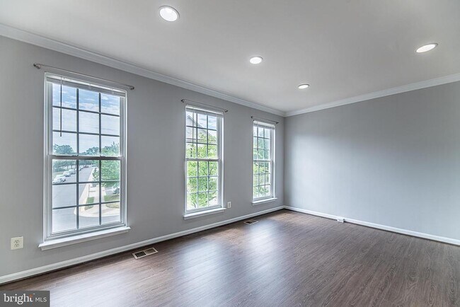 Building Photo - 24635 Kings Canyon Square