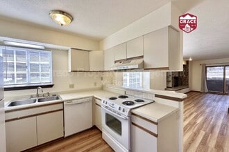 Building Photo - 715 Julian Cir