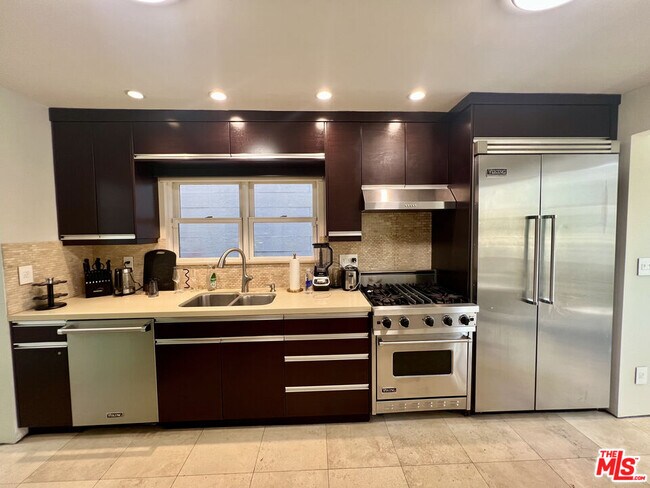 Building Photo - 3943 Fredonia Dr