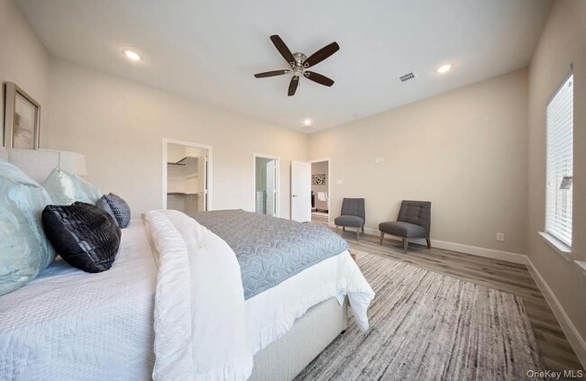 Building Photo - 1113 5th Ave