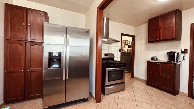 Building Photo - 2565 Kansas Ave