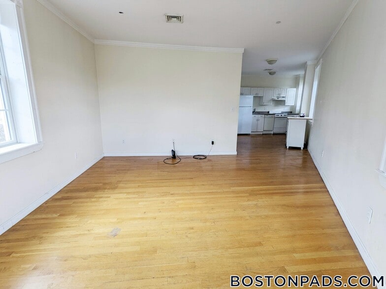 Building Photo - 4 Bishop Allen Dr