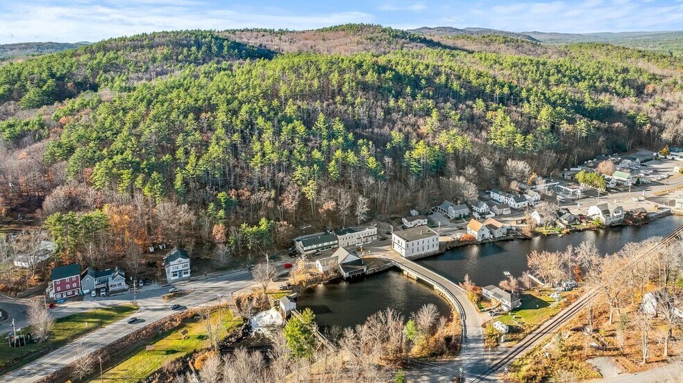 Building Photo - 547 White Mountain Hwy