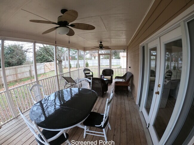 Building Photo - 201 Deerchase Dr