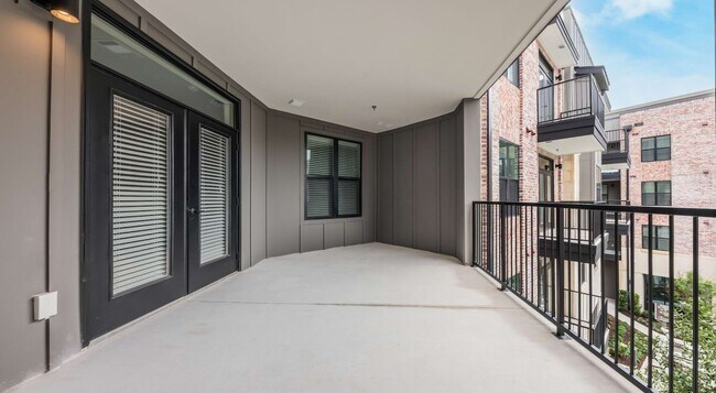 Building Photo - 730 Shady Ln