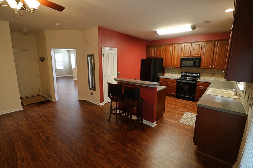 Building Photo - 10979 Princeton Village Dr