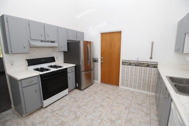 Building Photo - 652 Casa Grande Dr