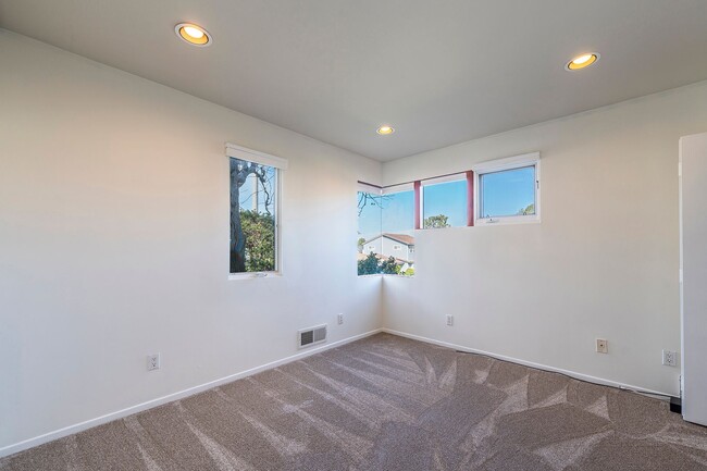 Building Photo - Warm & Inviting Manhattan Beach Rental Home!