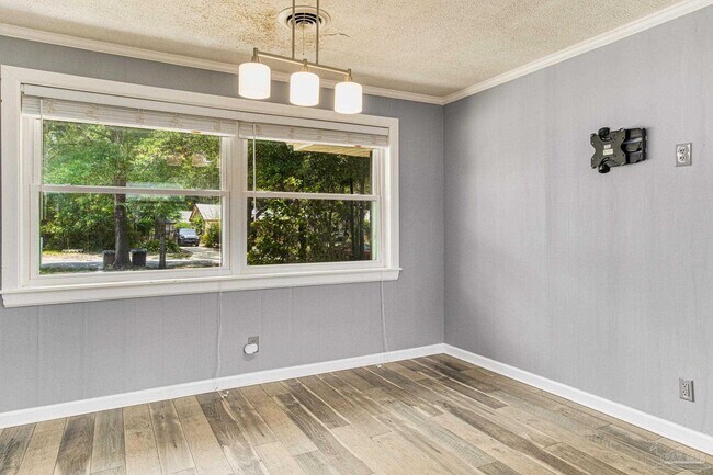 Building Photo - 2033 E Bobe St