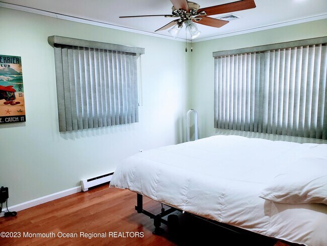 Building Photo - 60 E Pampano Dr
