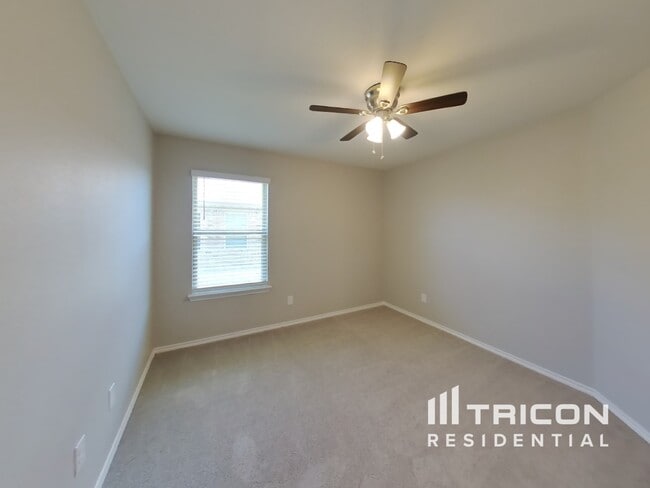 Building Photo - 2514 Henley Dr
