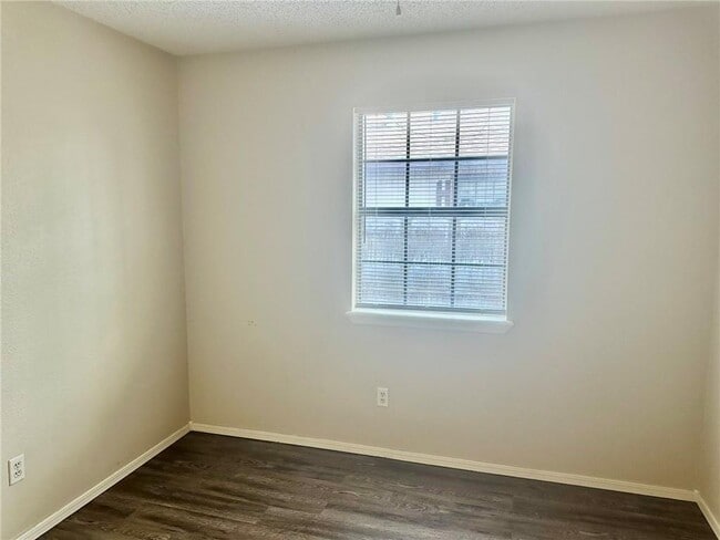 Building Photo - 1909 Cypress Pl